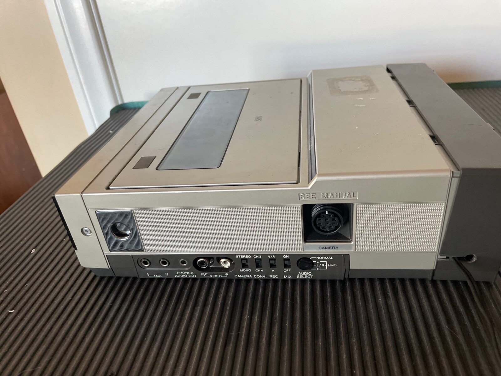 Magnavox VR8400BK01 120V 60Hz Portable Video Cassette Recorder – Parts Only