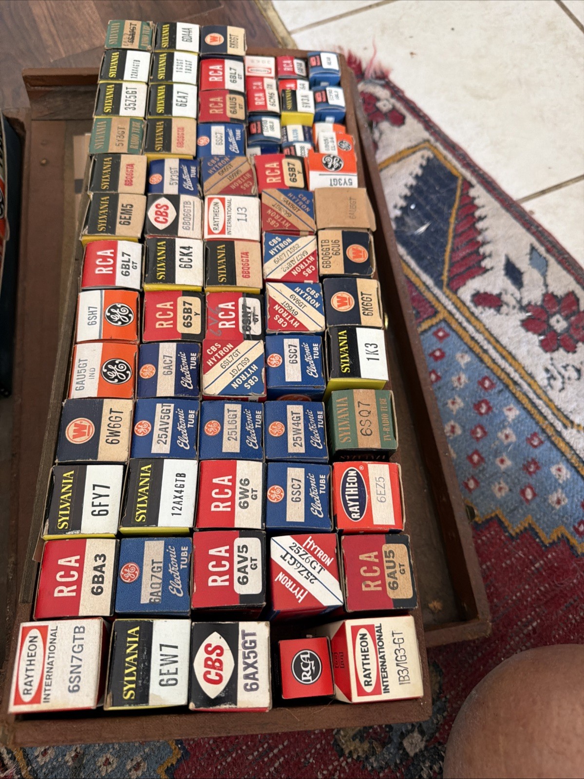 Rare 1966 RCA GE – Tube service man repair kit – lot 100s Of Tubes W/ Guide List