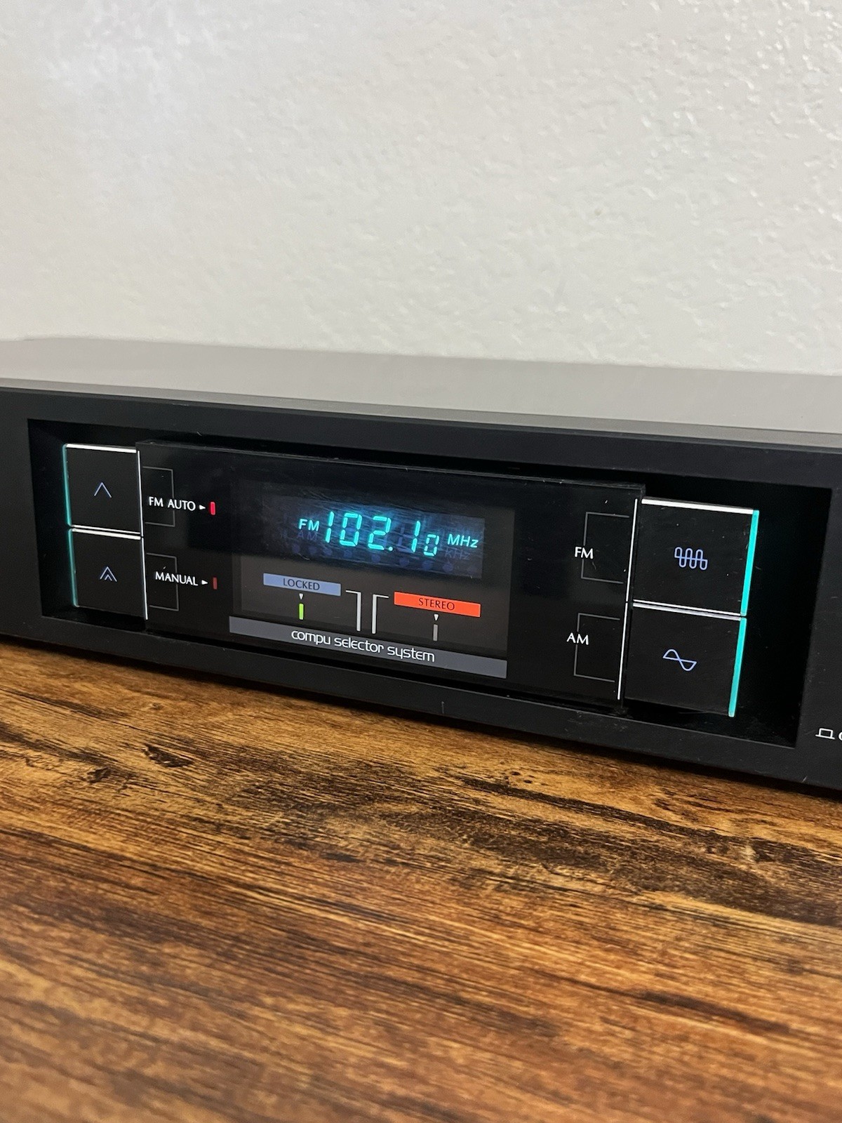 Vintage Sansui T-710 Quartz PLL Synthesizer AM/FM Stereo Tuner Tested -JAPAN