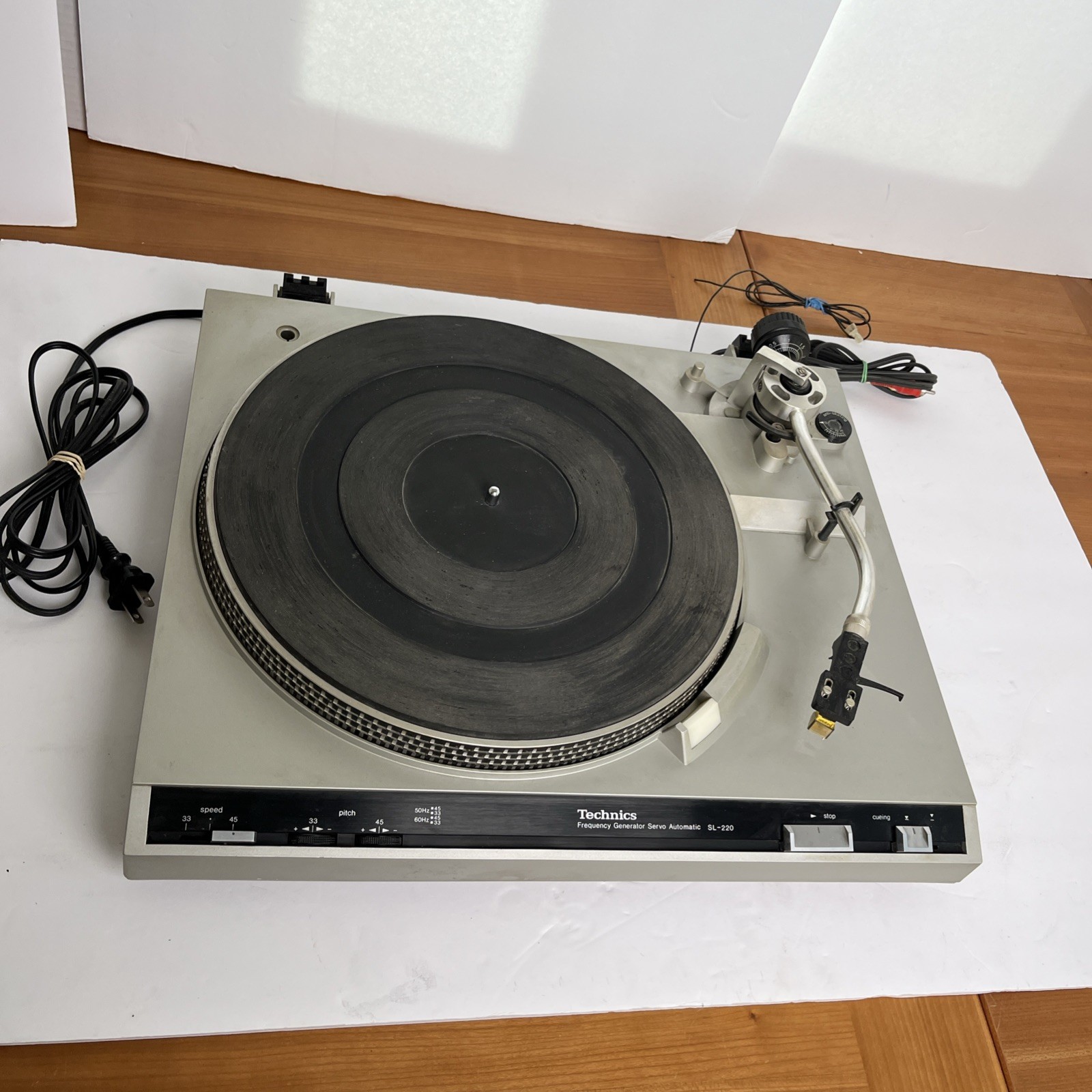 Technics SL-220 Automatic Turntable Frequency Generator Servo NO LID & UNTESTED