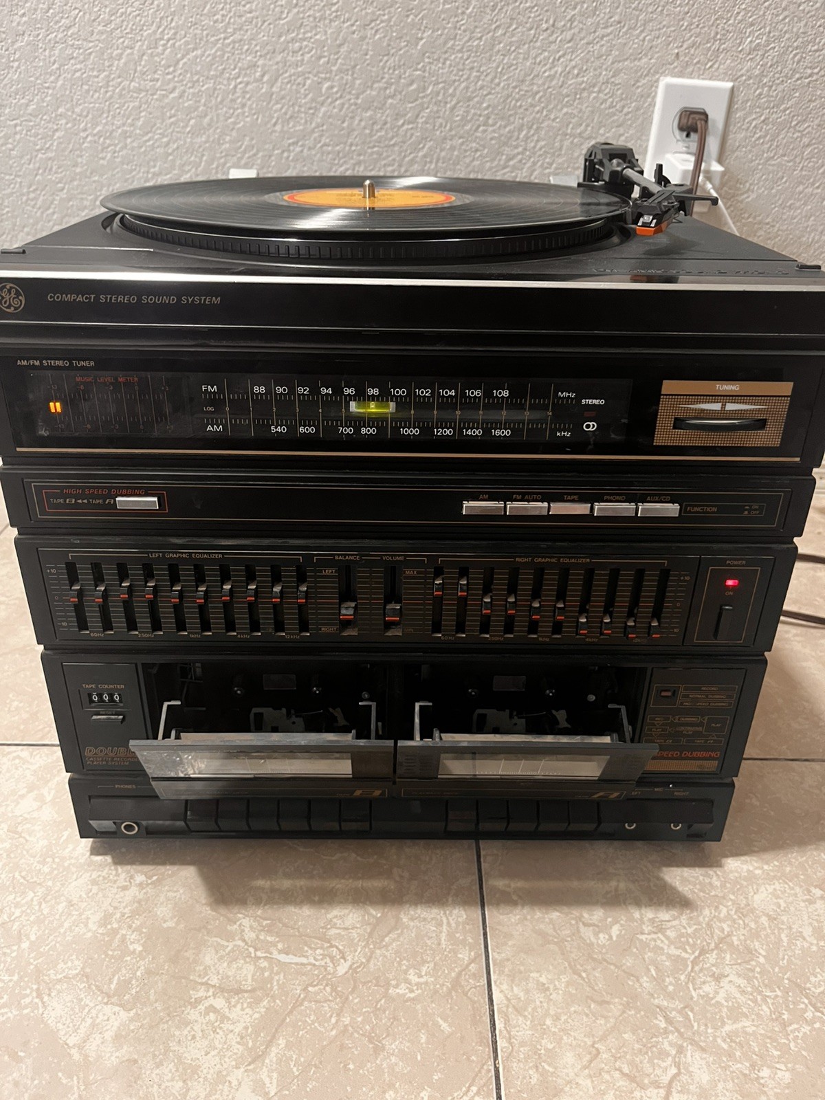 GE Compact Stereo System #11-1000 AM/FM Stereo 2 Cassette Phono Equalizer Read