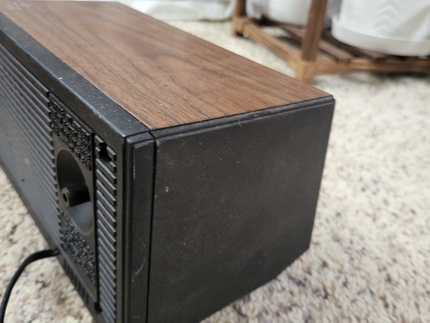 Vintage General Electric GE 7-4550C Walnut Grain as is Clock Radio works