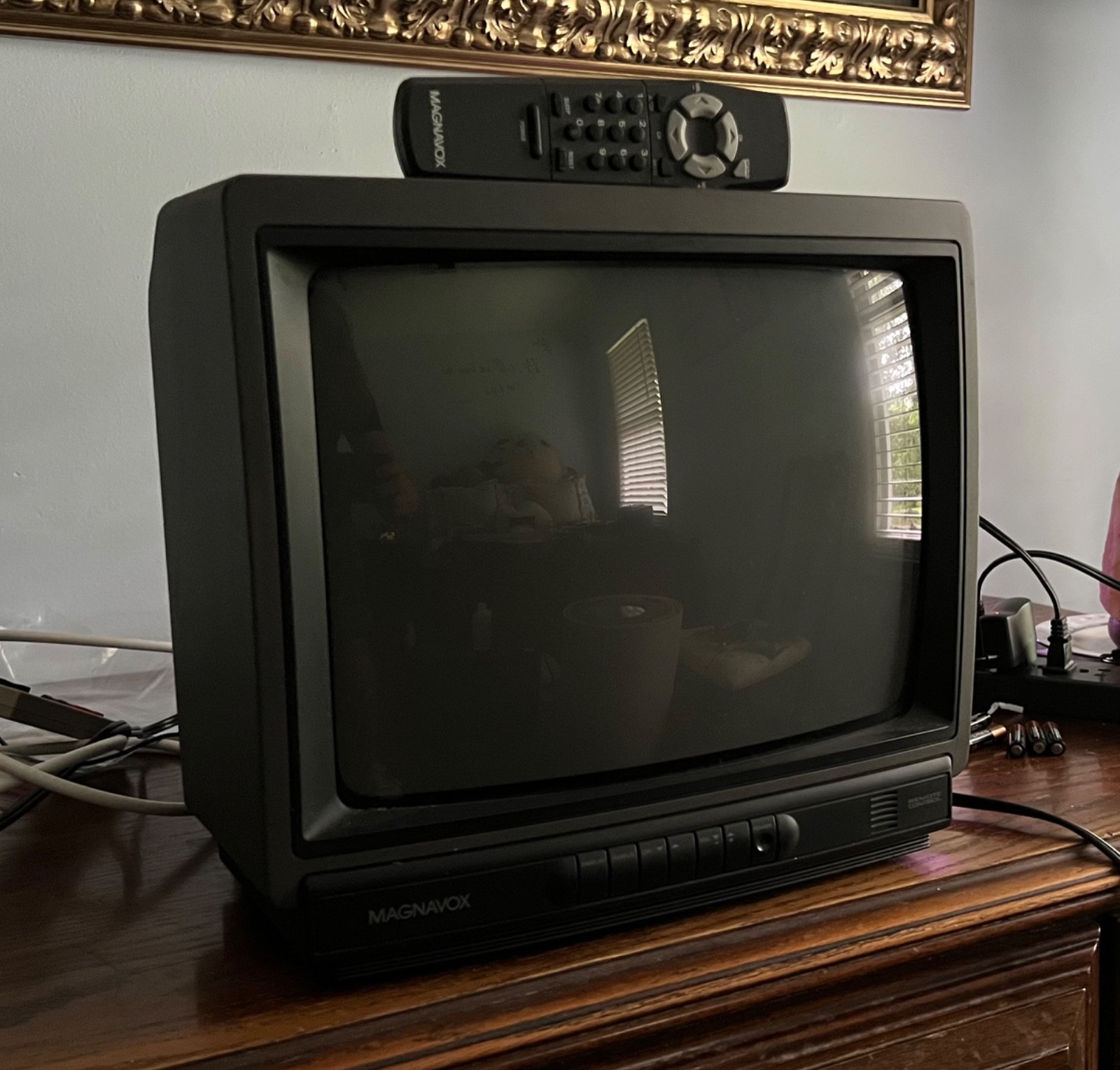 VTG Magnavox 13” CRT TV Retro Gaming Television HD1321 w/Remote Nintendo Sega