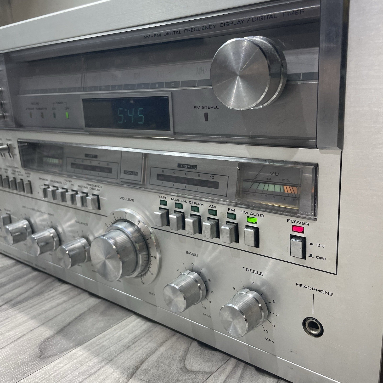 Soundesign PLL 5988 AM/FM Stereo Receiver Cassette & 8-Track & Record Player