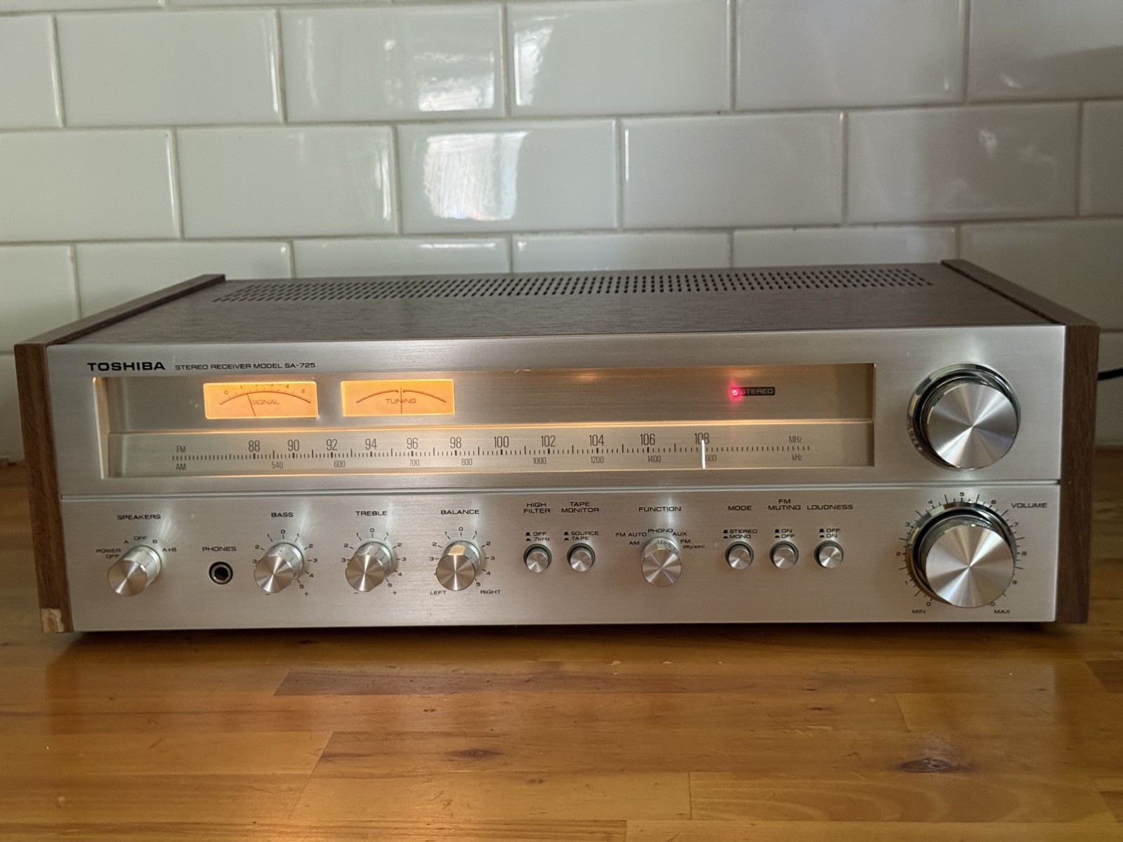 Toshiba Model SA-725 AM/FM Stereo Receiver – Good+ Condition – *Tested*