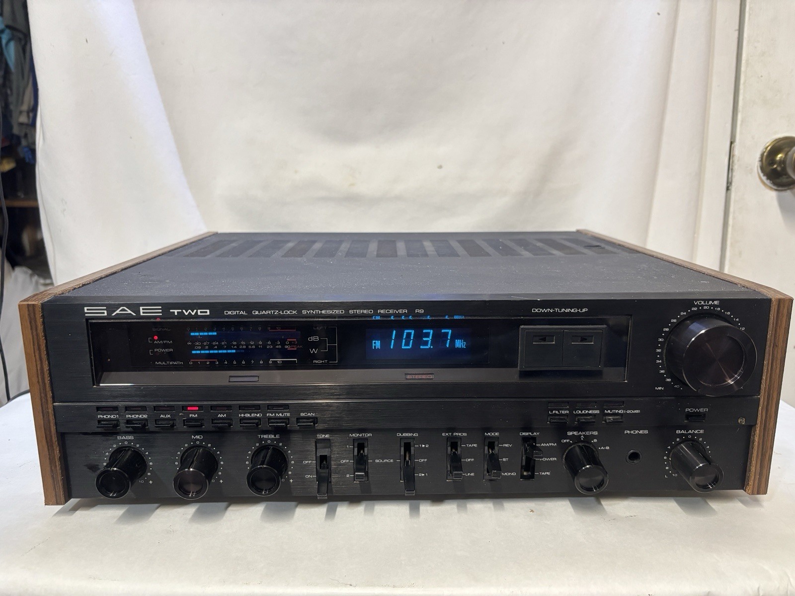 SAE Two R9 Digital Quartz-Lock Synthesized Stereo Receiver Vintage