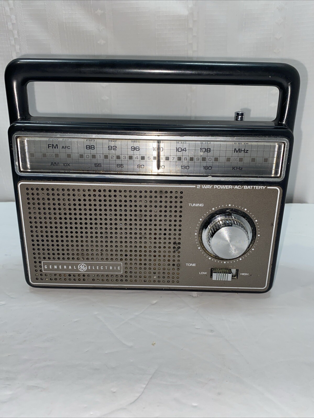 GE Vtg General Electric AM/FM Portable Radio Model 7-2825H AC/Battery/Cord Work
