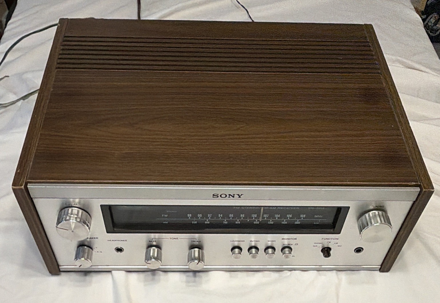 Sony STR-7015 Vintage FM Stereo FM-AM Receiver w/ Wood Case Cabinet
