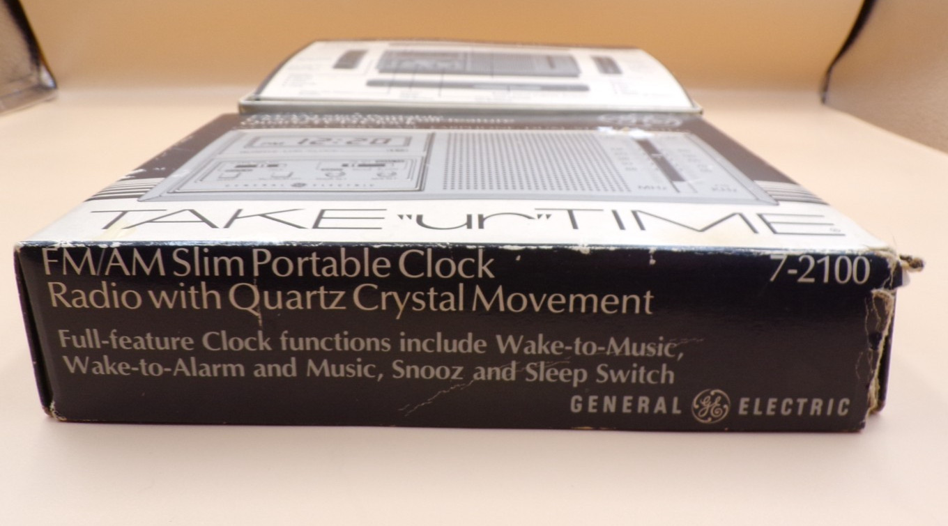 Vintage General Electric GE 7-2100A Portable Clock AM FM Pocket Radio Hong Kong