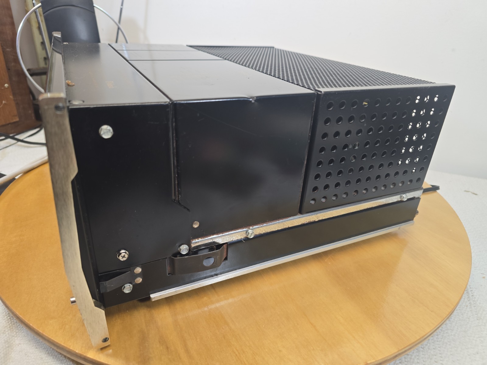 McINTOSH Mc 2105 AMP PROFESSIONALLY SERVICED VIDEO INCLUDED AND FACTORY SHIP BOX