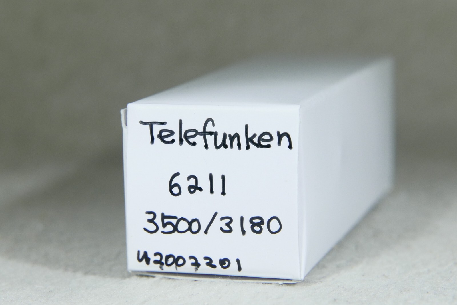 Telefunken 6211 Long Ribbed Plate Diamond on Bottom Germany Strong