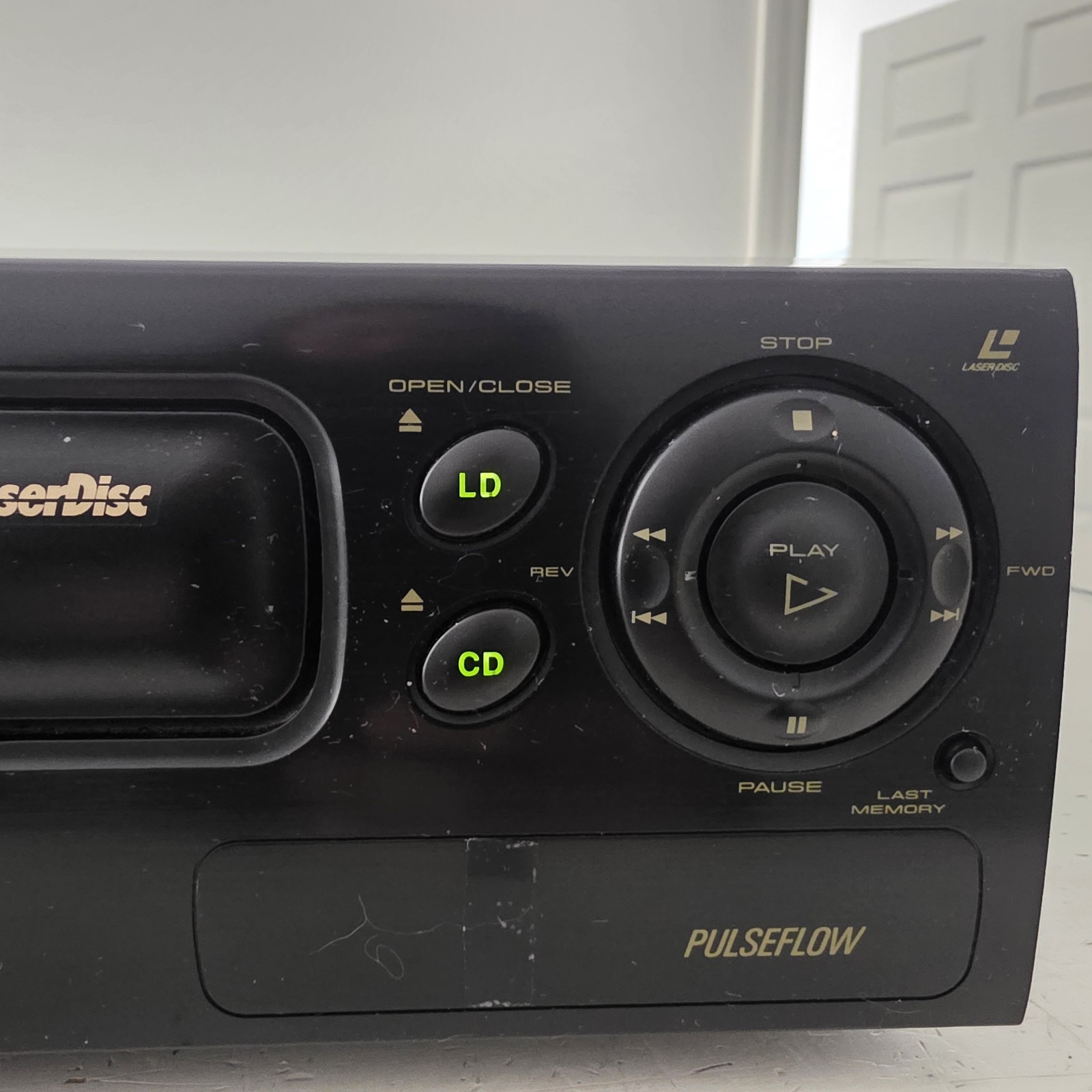 Pioneer CLD-S104 LaserDisc Player – TESTED Working – No Remote