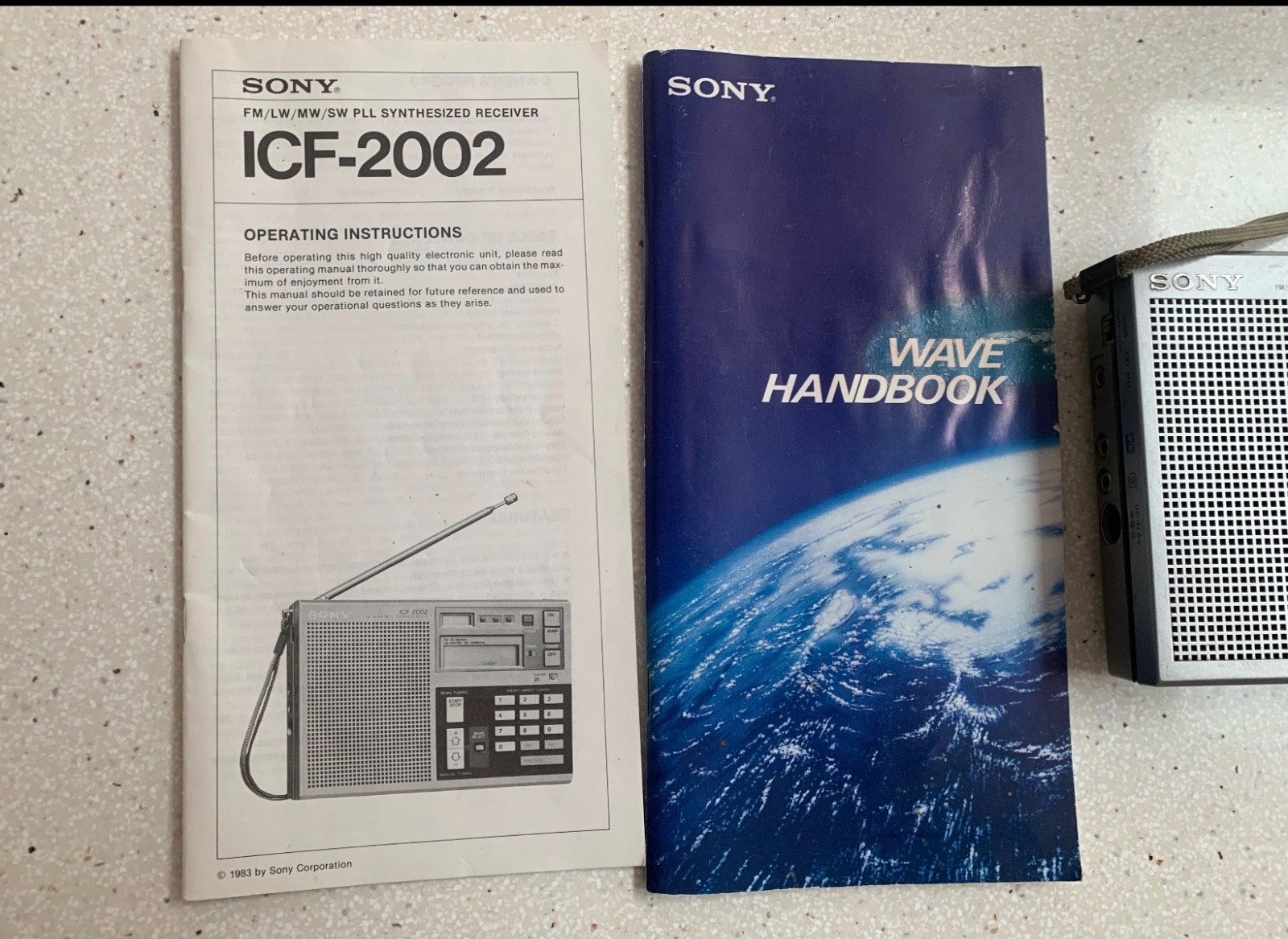 SONY ICF-2002 Multi-Band Radio – Tested / Works. Original owner with booklets.