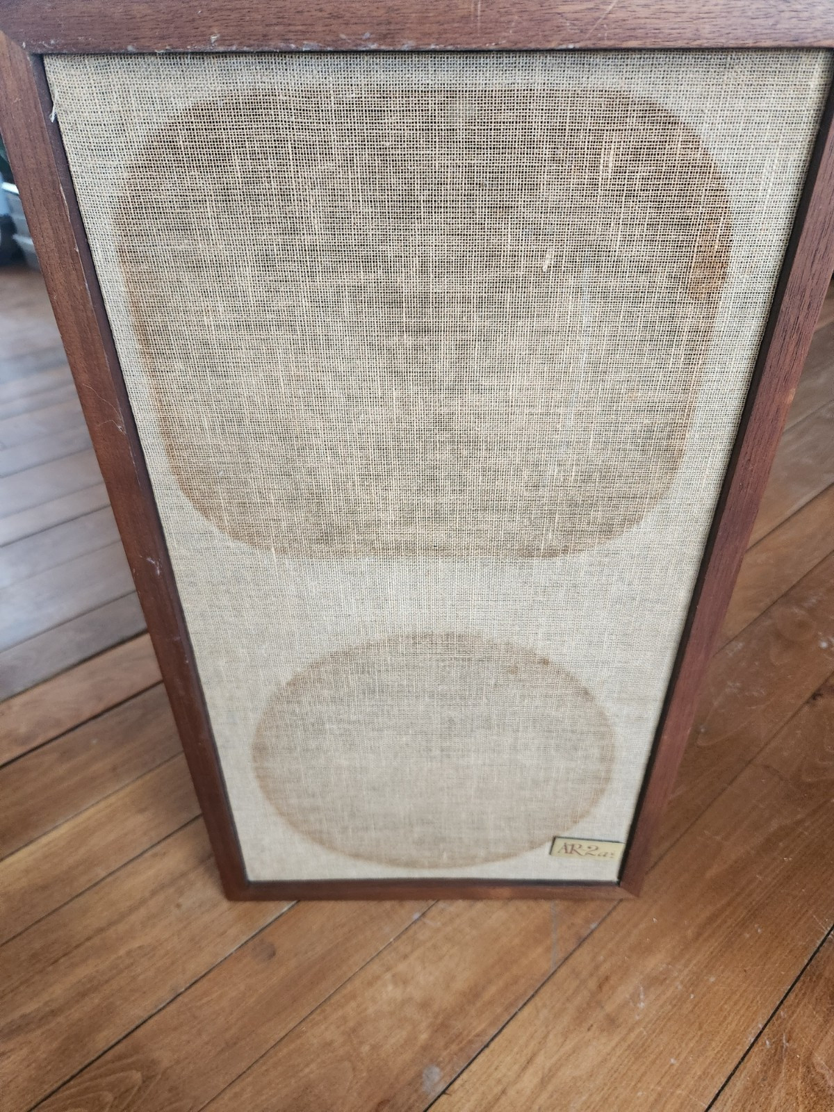One Acoustic Research AR 2AX Speaker Read!