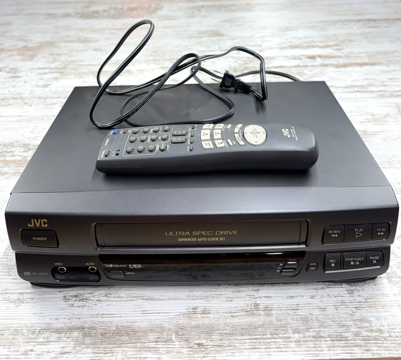VTG JVC VHS VCR HR-J430U With Remote TESTED WORKS