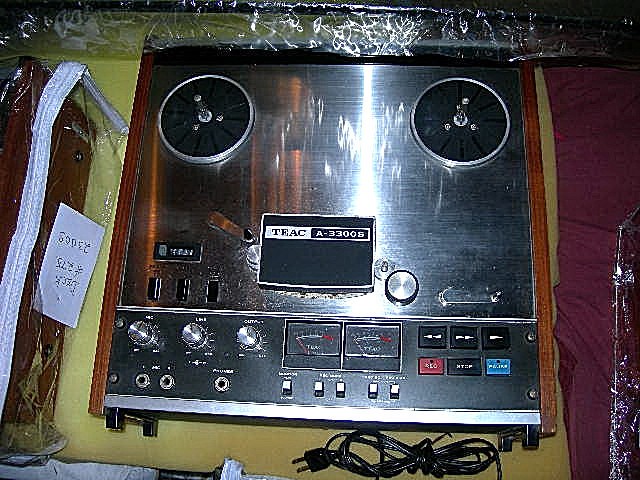 TWO BRAND NEW (MINT) 10.5″ REEL TO REEL TAPE DECK HUB ADAPTER SPACER DISCS