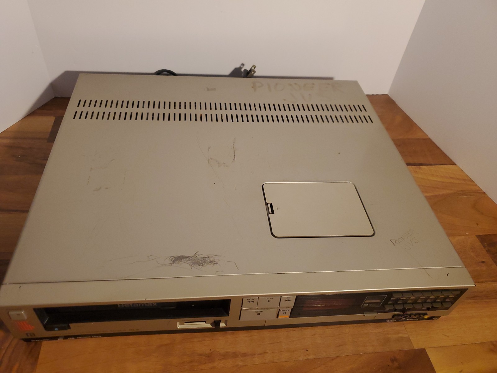 Sony SL-2400 Beta Betamax Video Cassette Recorder Tested Working No Remote READ