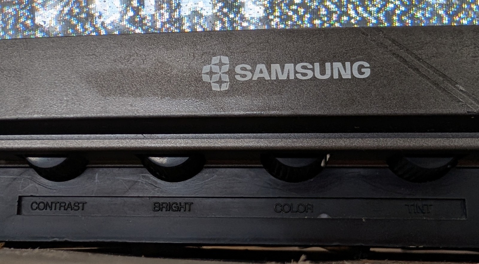 1989 Samsung Celebrity 13″ Color Television TC3643C Retro Wood Grain TV