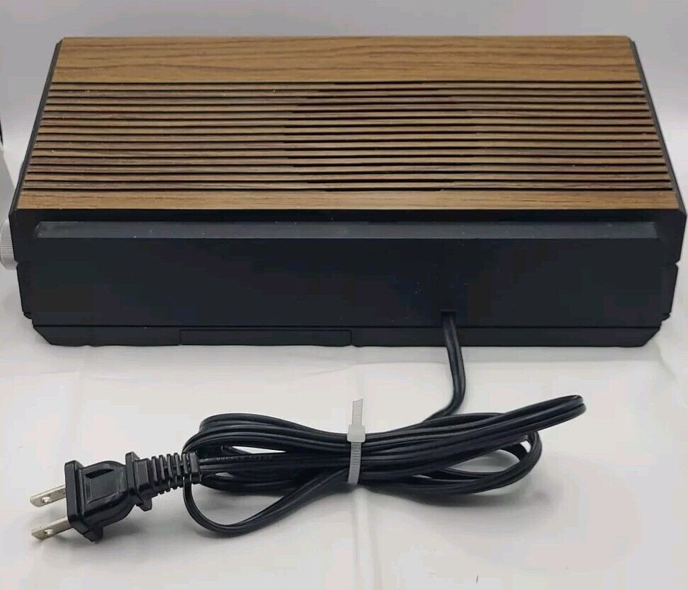 Vintage Realistic Chronomatic 260 AM/FM Radio Alarm Clock Model 12-1567 Works