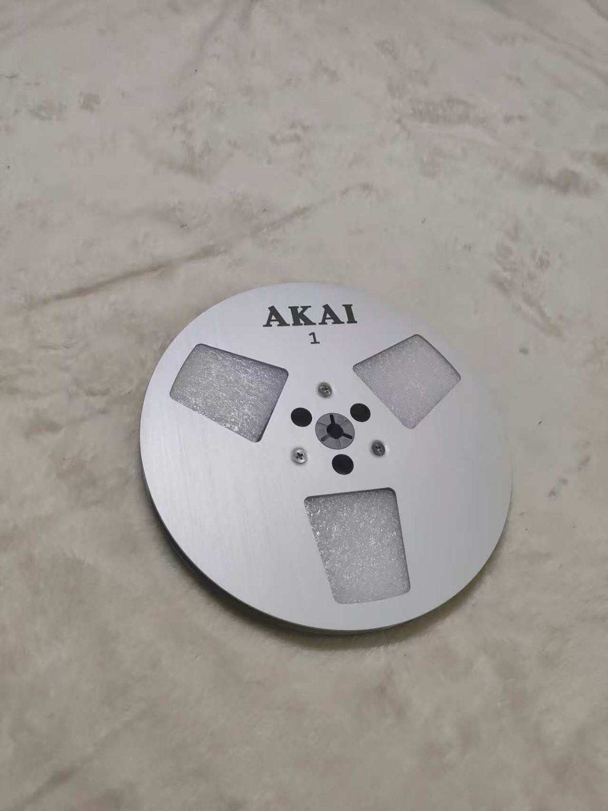 One silvery TAPE REEL Akai 7″ inch Light Metal Aluminum Take Up Reel