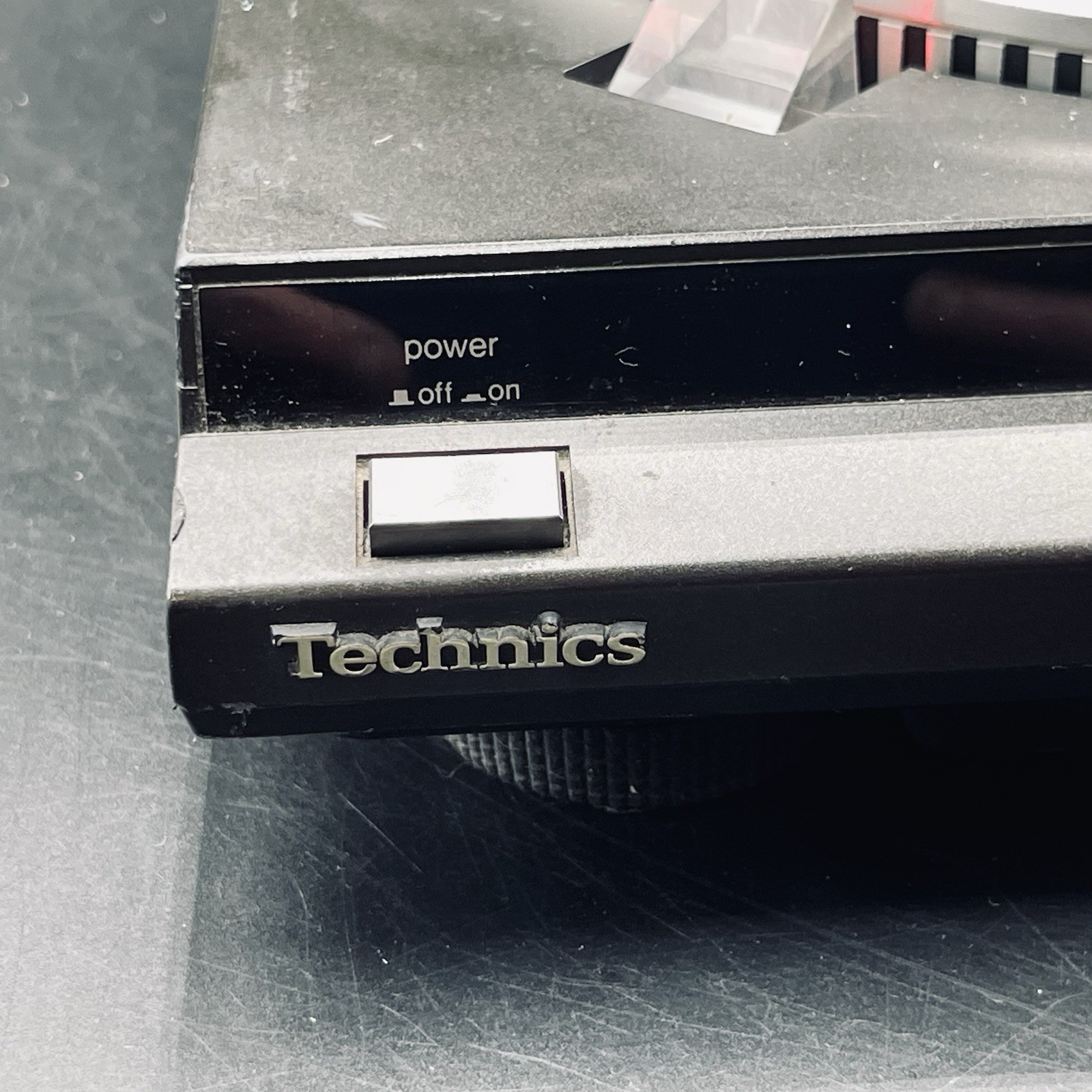 Technics SL-QD33 Quartz Direct Drive Automatic Turntable Works Read Below