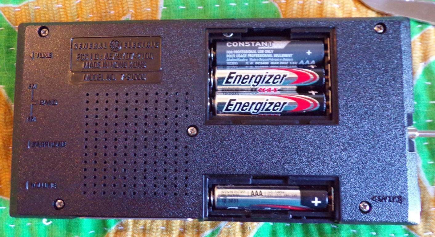 Vintage General Electric GE 7-2100A Portable Clock AM FM Pocket Radio Hong Kong