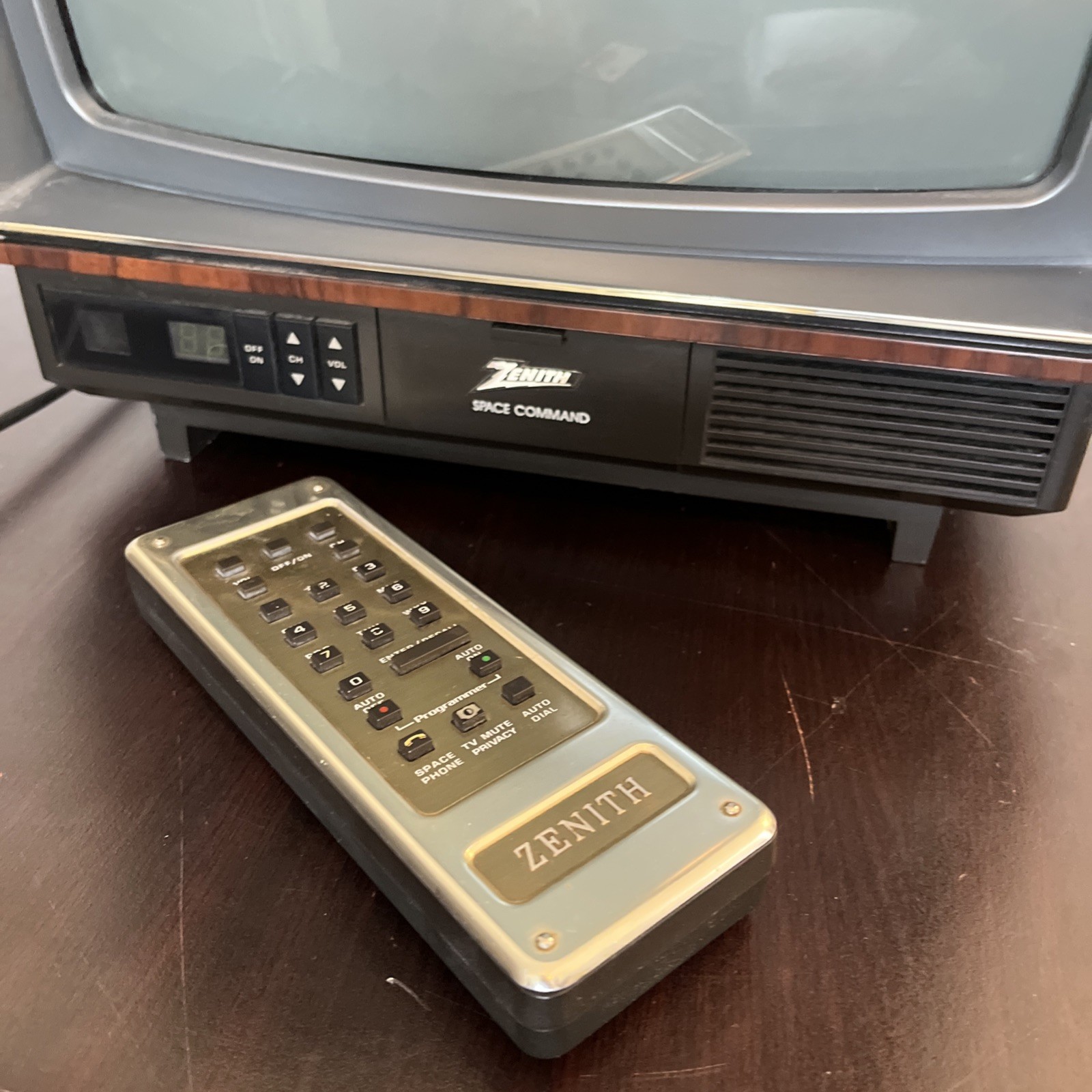 Zenith Space Command Color CRT TV SE1315W 13″ Color Retro Gaming Wood Grain