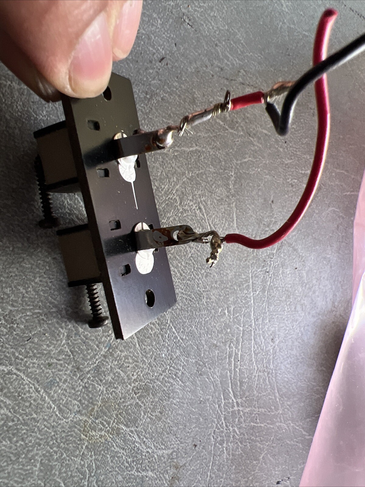 AVID Model 100 Speaker Terminal w/ SCREWS. Tested.