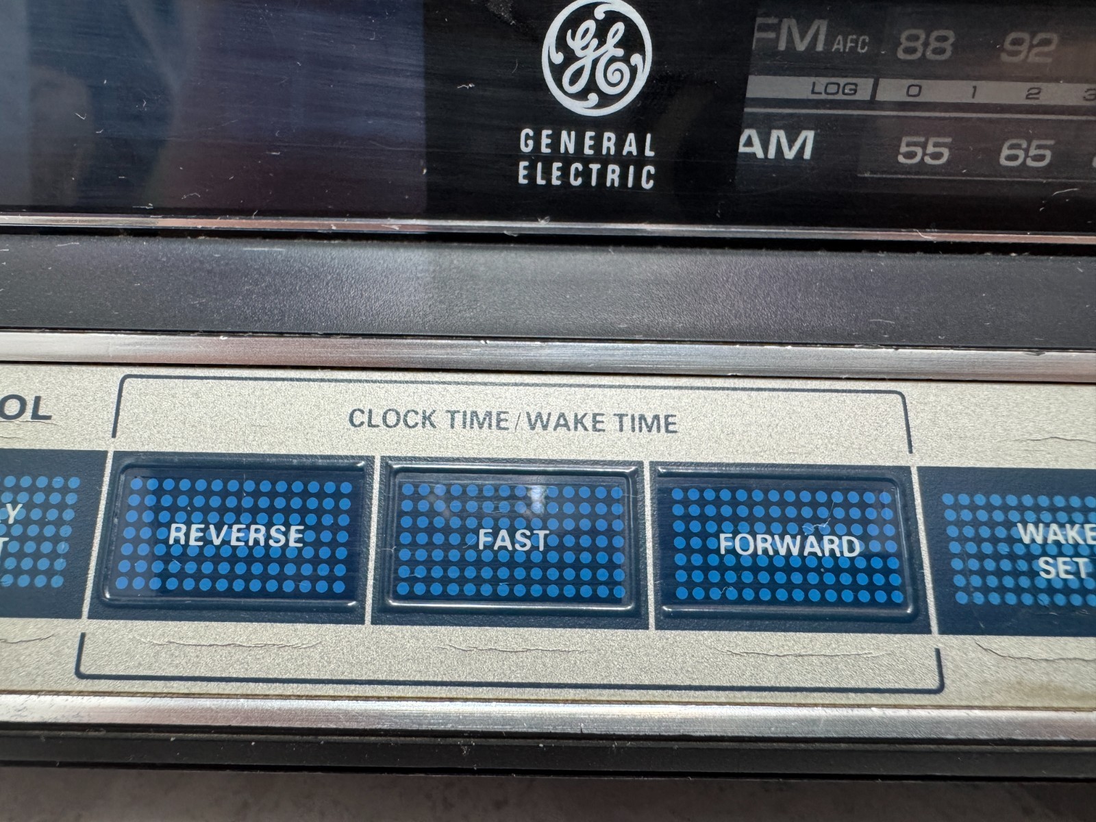 Vintage GE General Electric 7-4662B AM/FM Clock Radio Touch Control Woodgrain