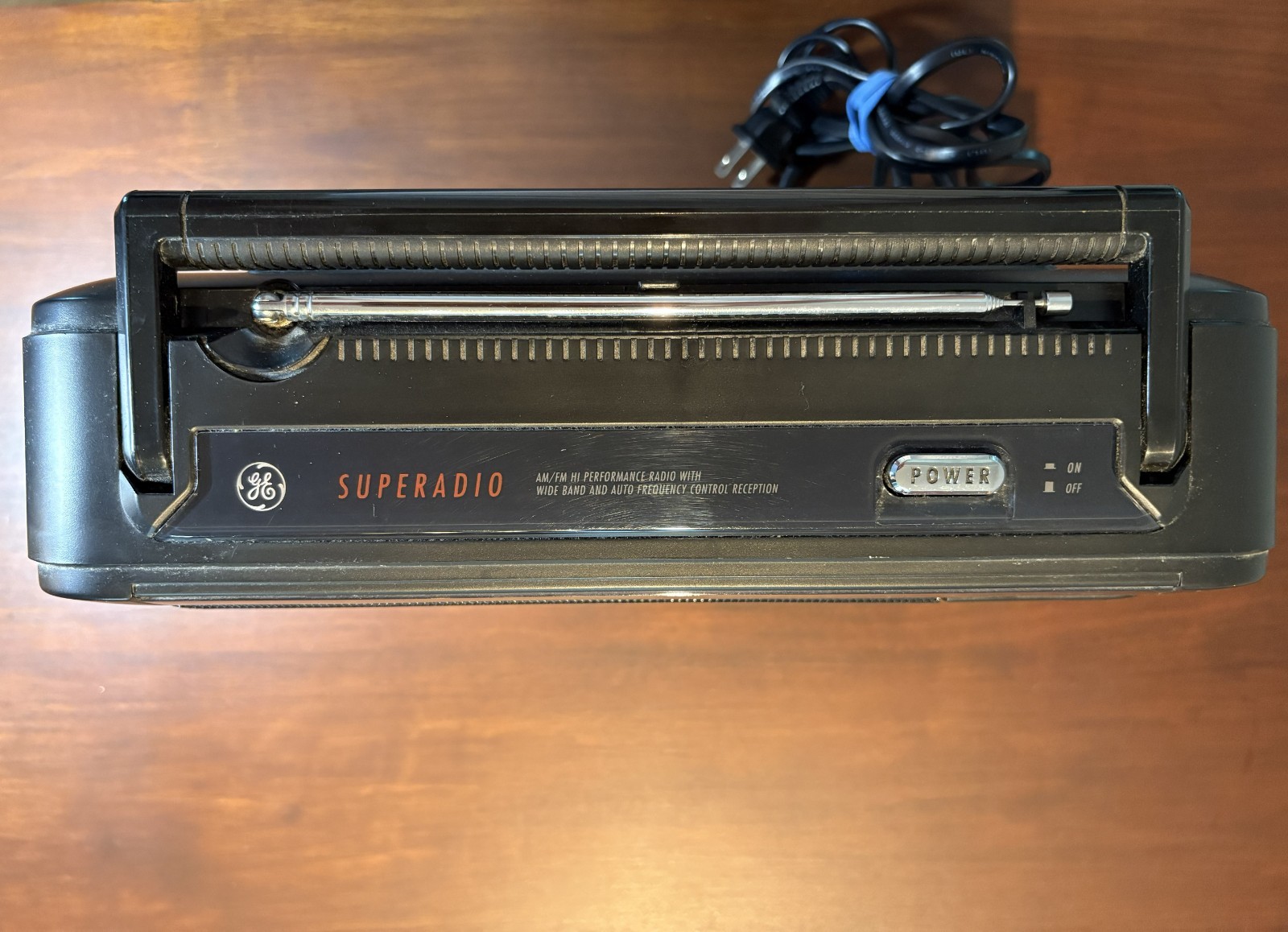 GE Model 7-2887 Super Radio III Long Range AM/FM w/Box – Black – WORKS