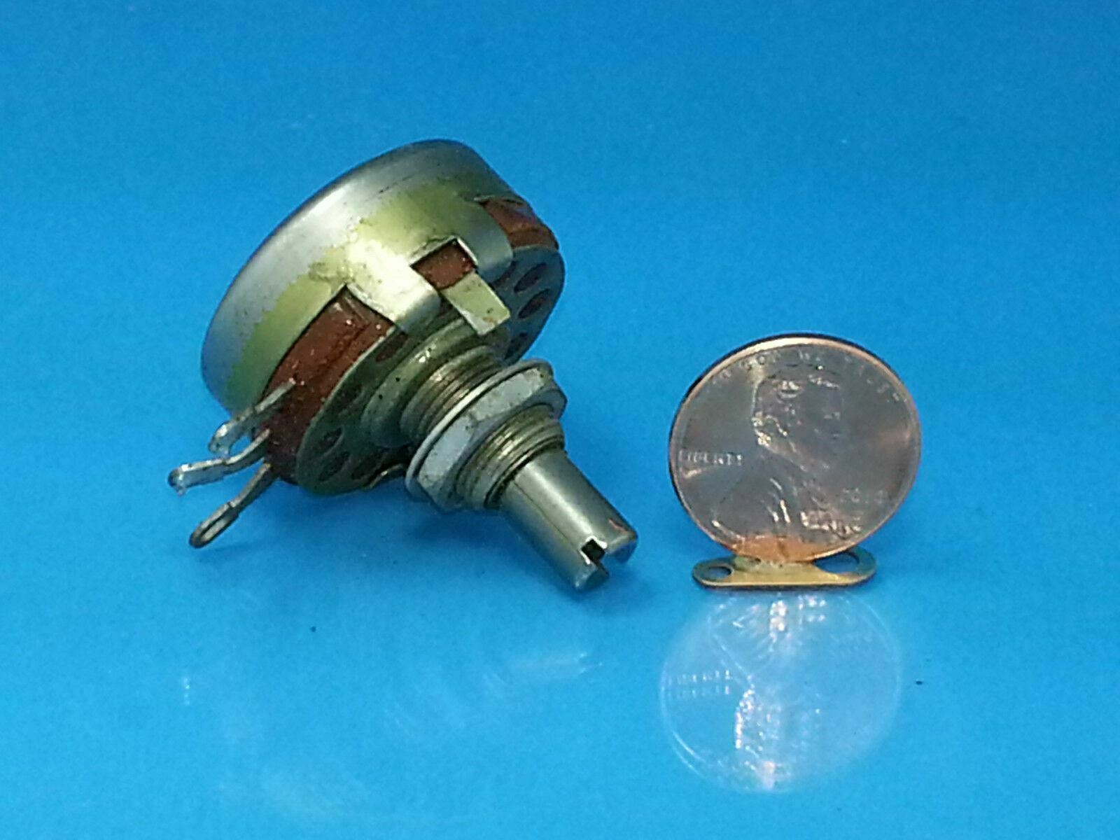 ALLEN BRADLEY AB 2K 2000 OHM POTENTIOMETER 311-008 TYPE J POT 2 W TEKTRONIX