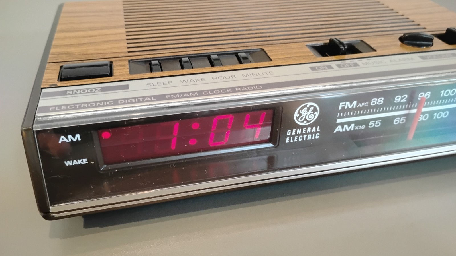 GE Alarm Clock Radio *Vintage* Wood Grain 1978 / Model 7-4624A