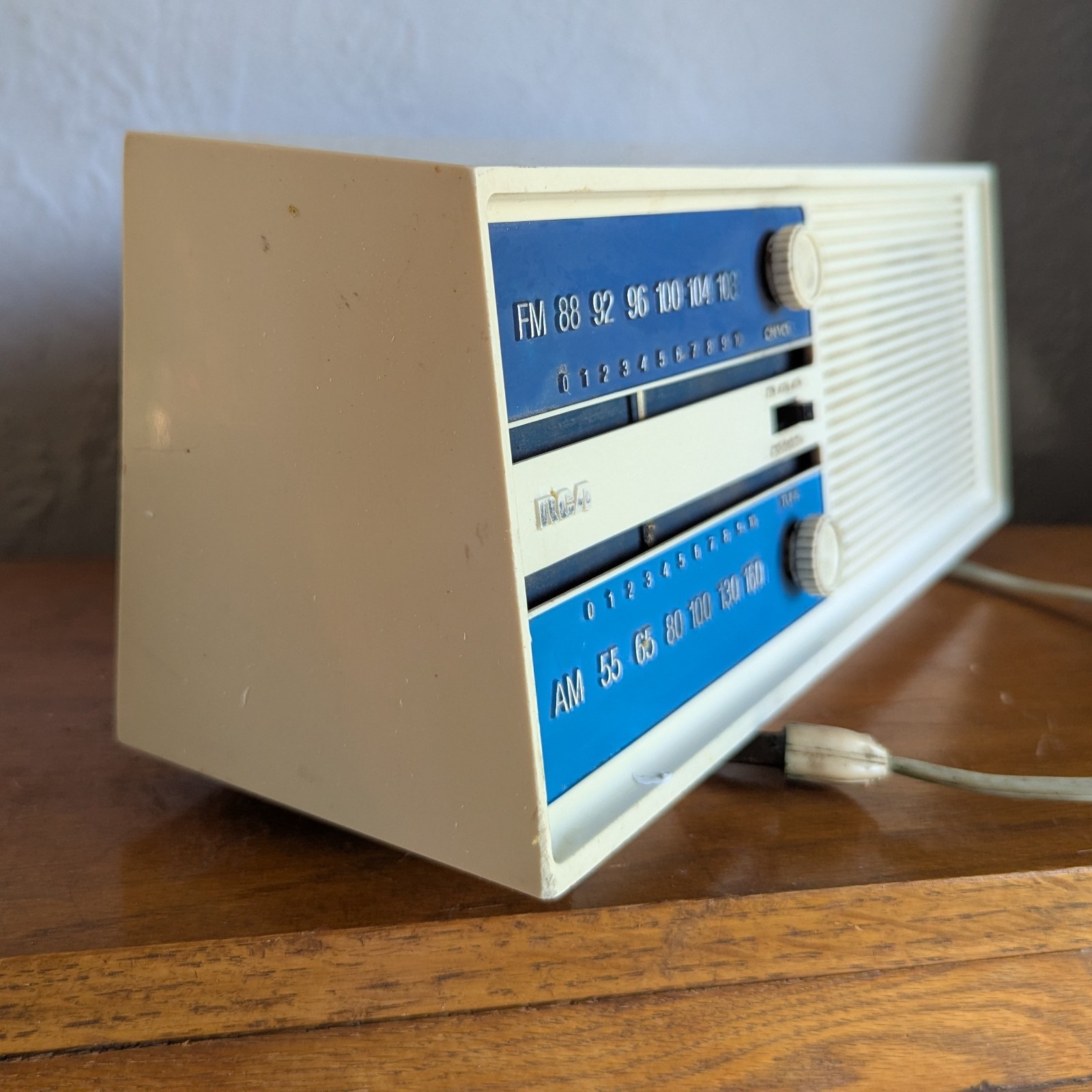 RCA RZC225Y Radio Snow Blue Vintage Solid State AFC AM FM Works