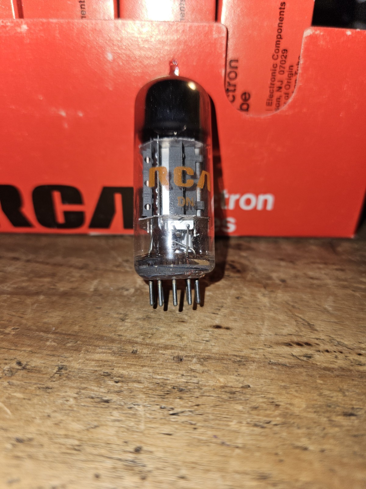 VINTAGE SLEEVE OF 5 NOS RCA 6HF8 TRIODE PENTODE TUBES MATCHING CODE DATES