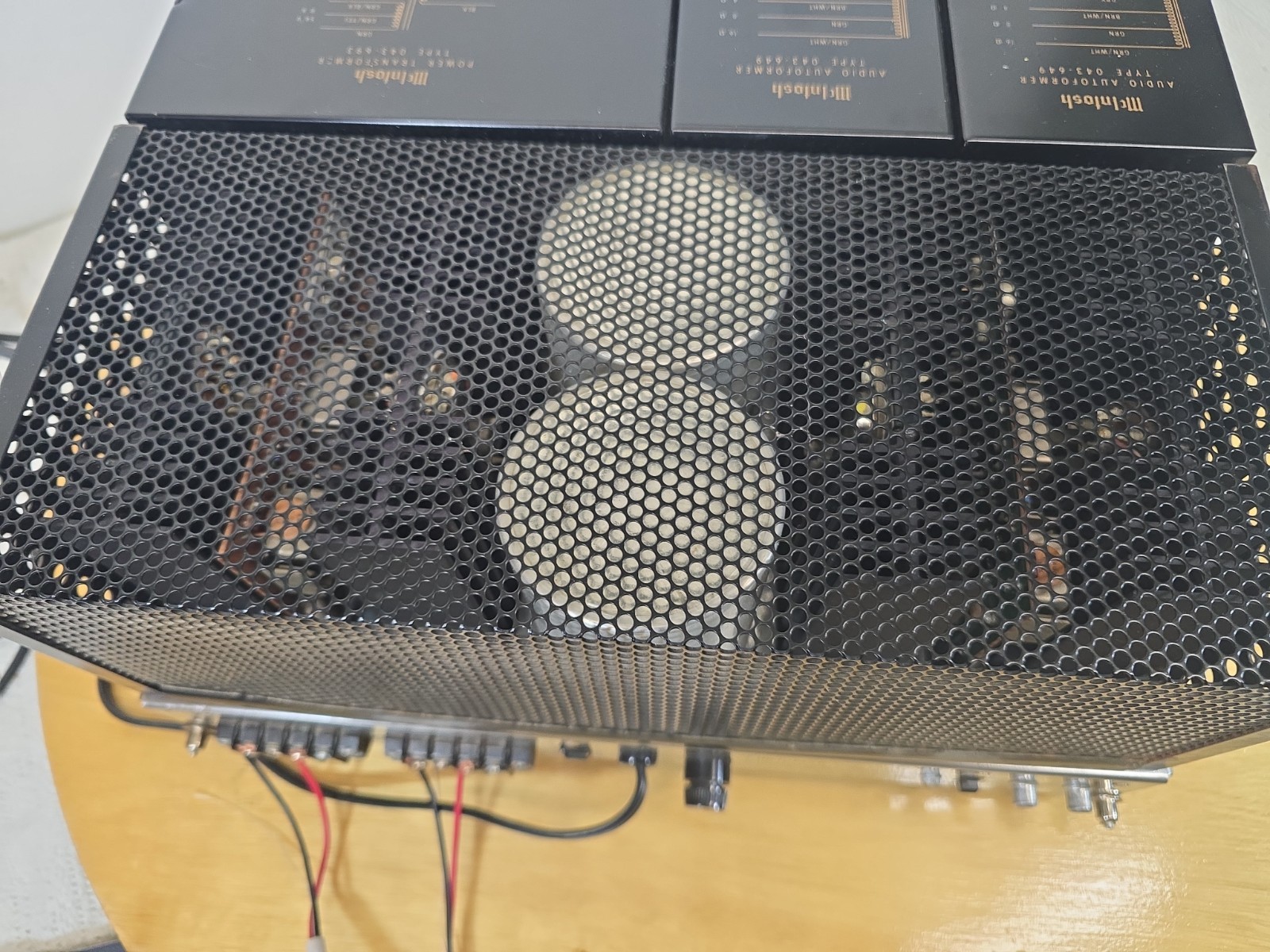McINTOSH Mc 2105 AMP PROFESSIONALLY SERVICED VIDEO INCLUDED AND FACTORY SHIP BOX