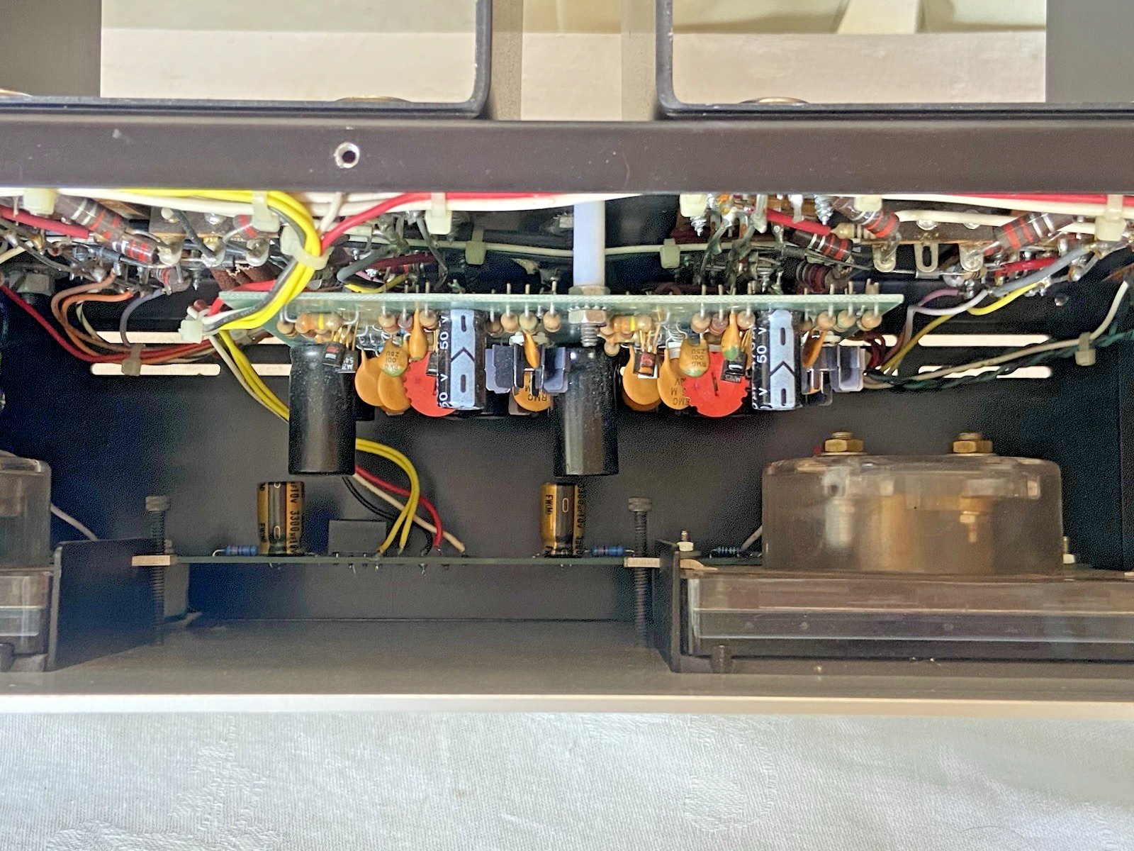 Phase Linear 400 Amplifier – Works Well