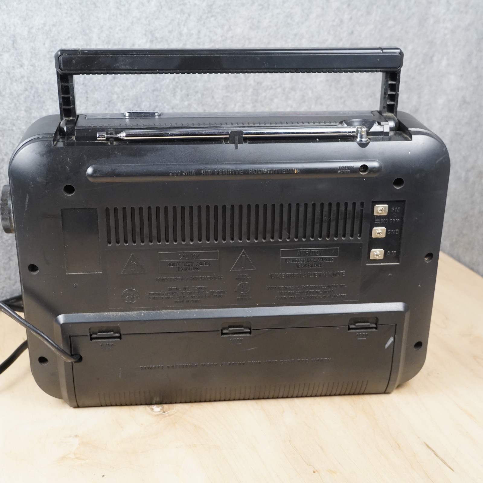 GE Superadio III 7-2887 AM/FM Long Range Portable Radio Tested Working