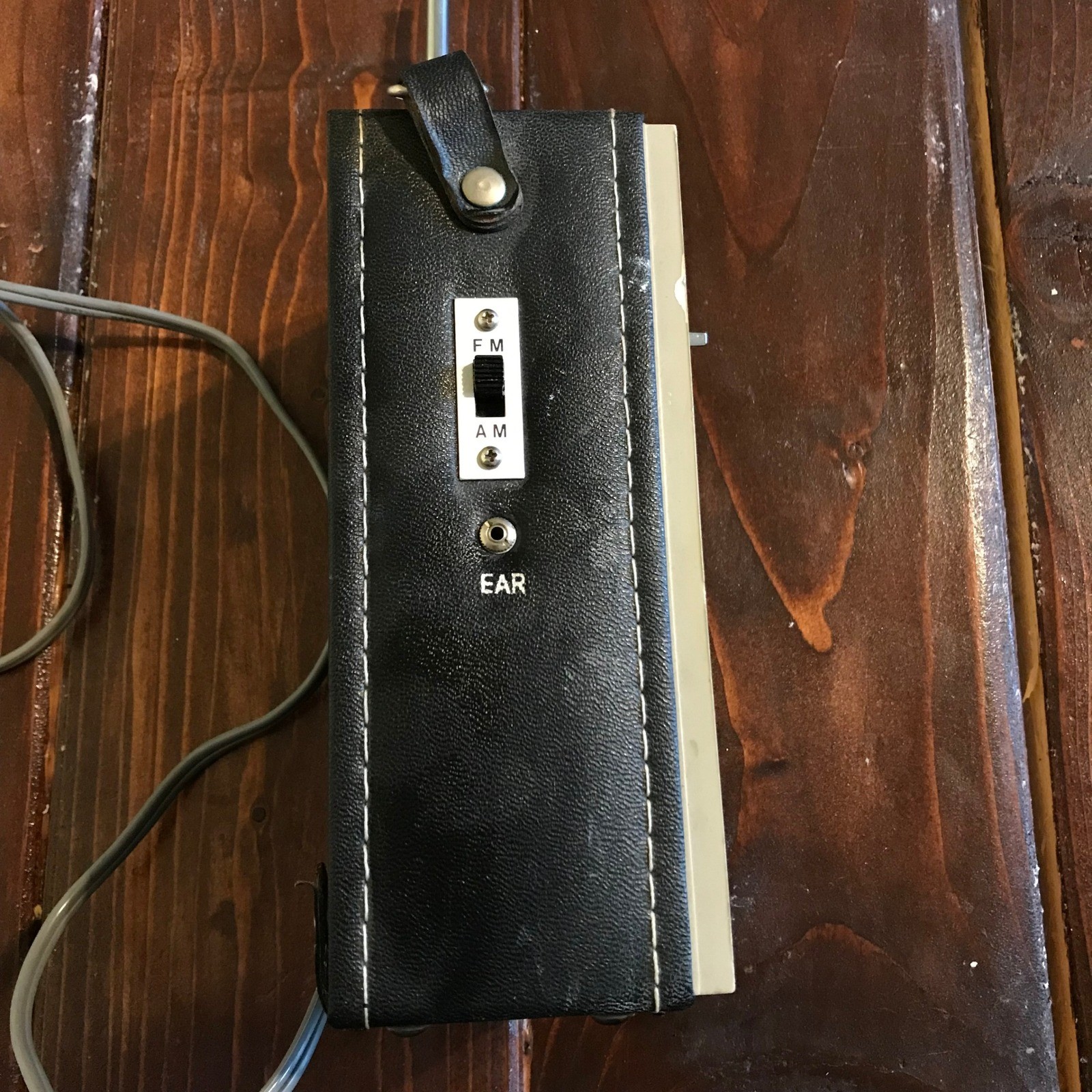 Vintage Midland Solid State AM FM Portable Radio Battery Electric Black Case