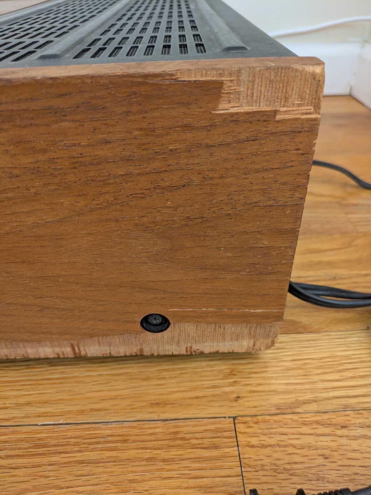 Realistic STA-2100D AM/FM Stereo Receiver Wood FOR REPAIR or RESTORATION