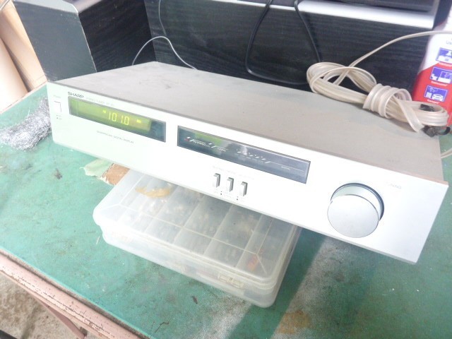 Vintage Sharp ST-25 Digital AM/FM Silver Face Stereo Tuner w Analog Dial Knob