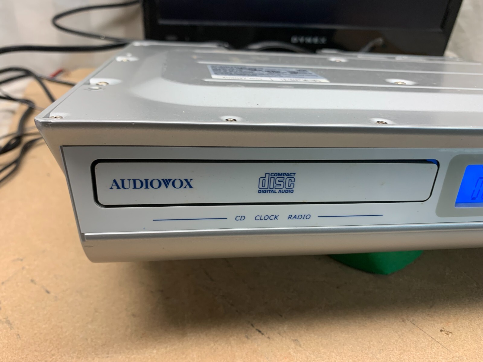 Audiovox KCD-3180 VTG Under Cabinet Kitchen & Garage AM/FM Clock Radio CD Player