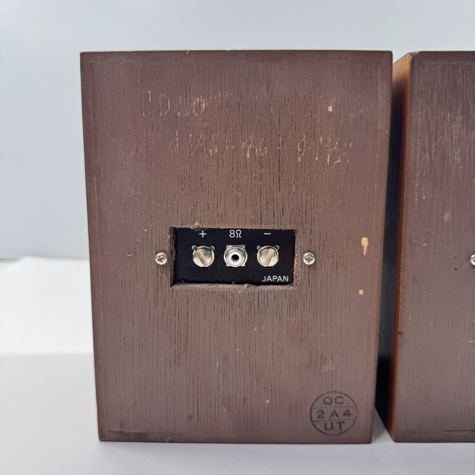 Realistic Hi Fi Bookshelf Speakers Oak Veneer 8ohm 1970s Realistic SP2 TESTED