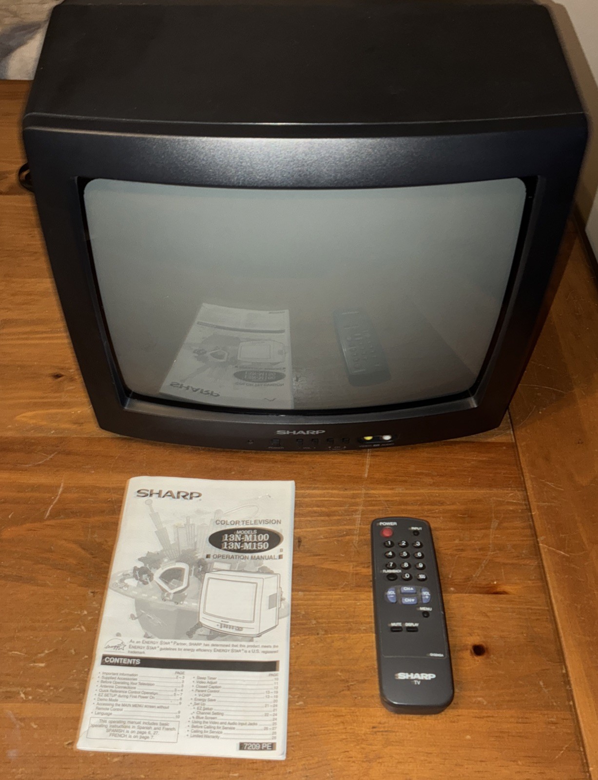 Vintage 2002 Sharp 13N-M100B CRT TV Front Inputs Retro Gaming w Remote & Manual