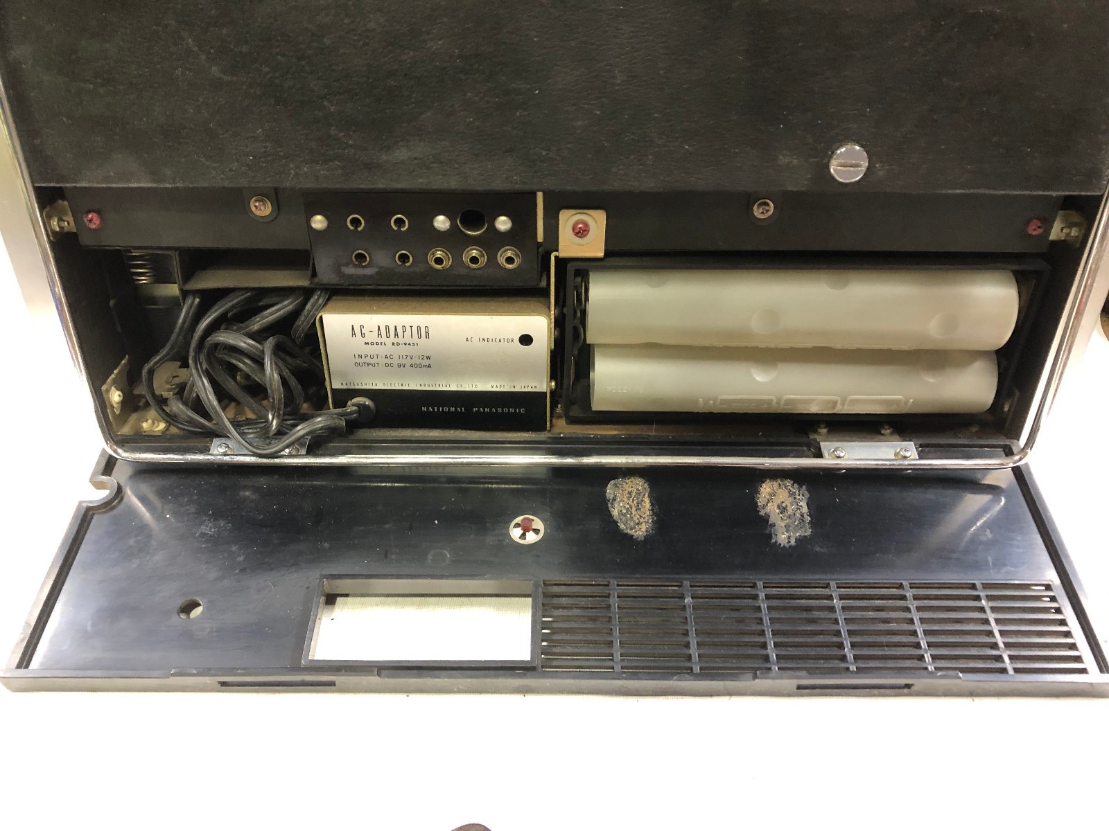 Vintage National Panasonic RF-5000? Multi-Band Radio for Parts / Restoration