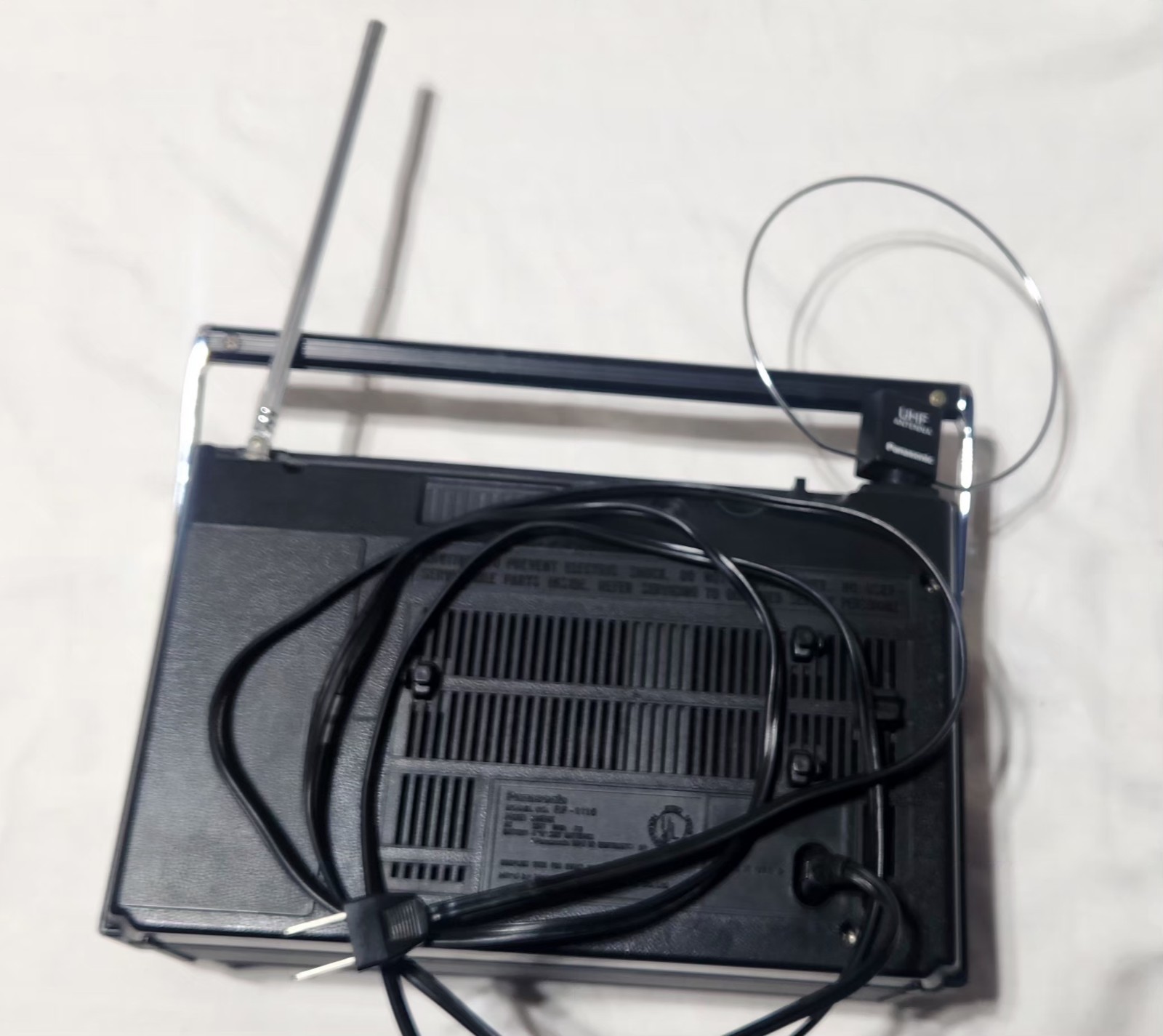 Vintage Panasonic RF-1115 UHF, PSB High, AM, FM, AC/DC portable radio