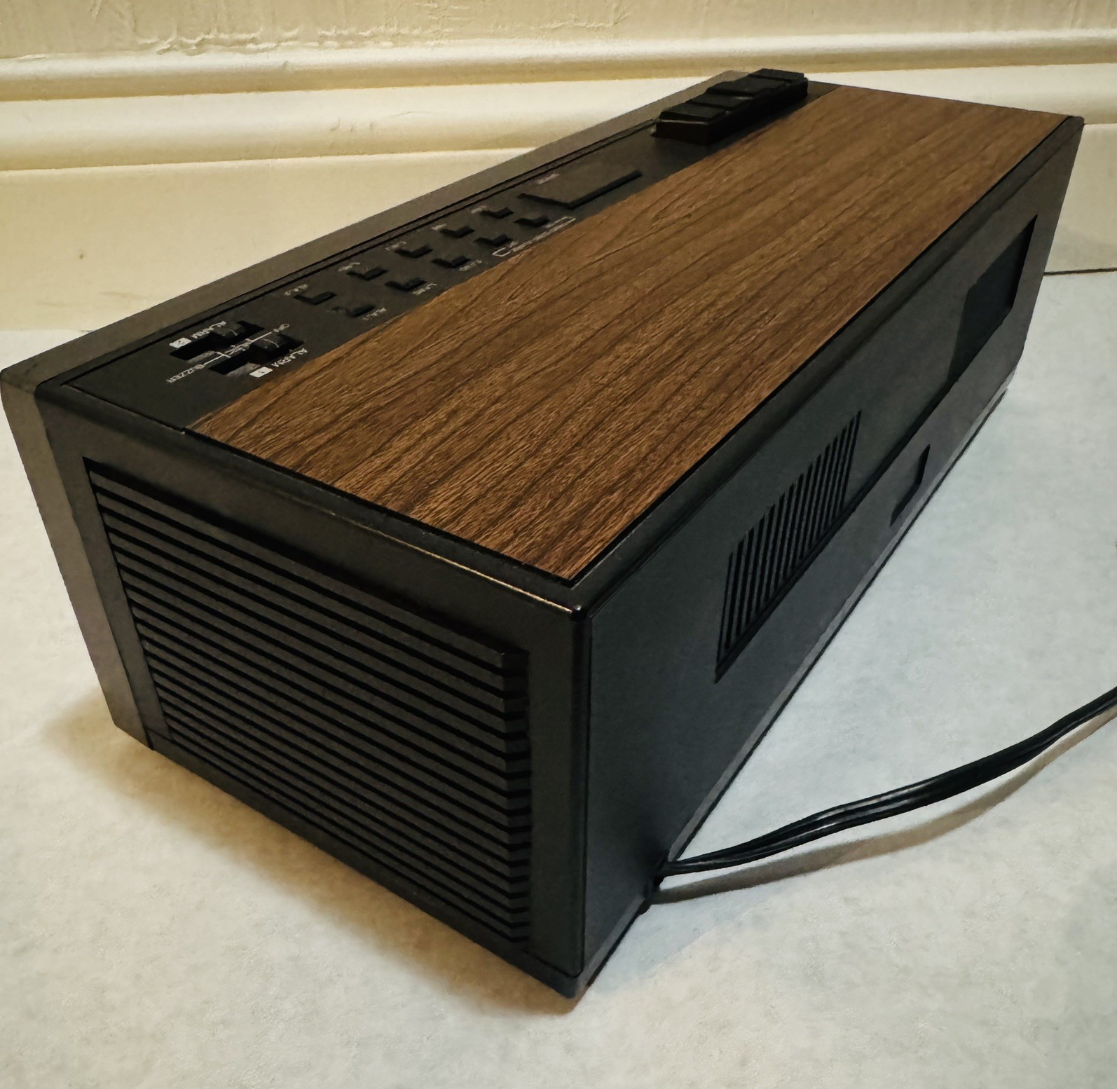 Vintage SEARS LXI SERIES, STEREO CASSETTE, AM/FM Clock Radio Model 667 24288 290