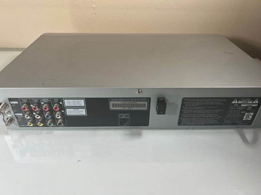GO VIDEO DV2140 4 HEAD HI FI VHS VCR / DVD PLAYER – FOR PARTS OR REPAIR
