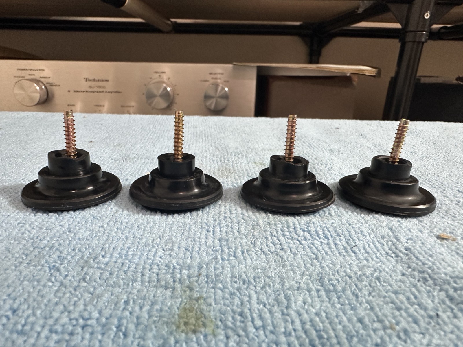 Technics SL-1600 Vintage Turntable parts original Isolation feet From Japan