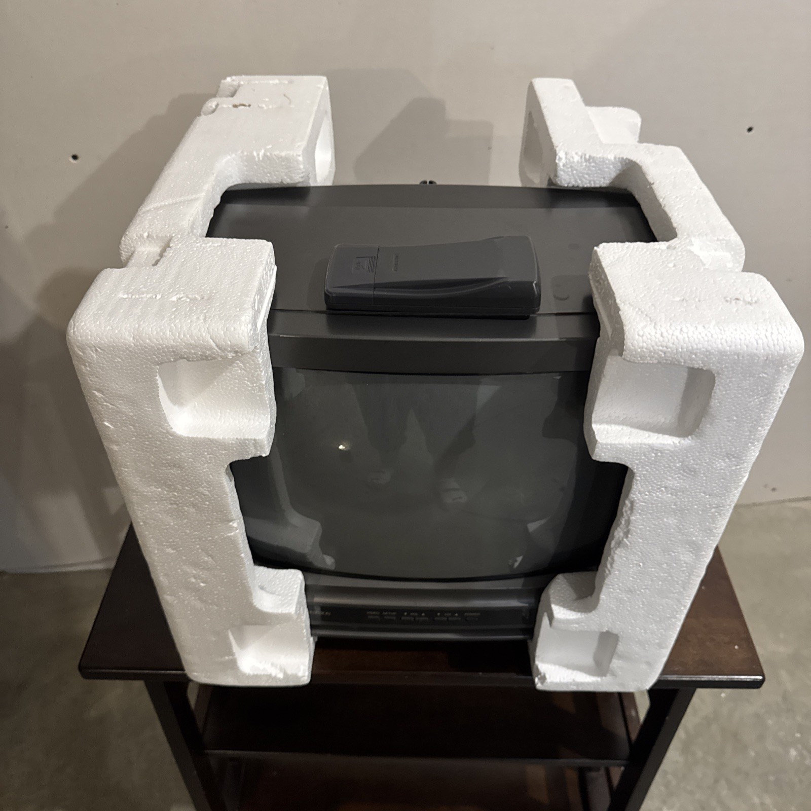 VINTAGE SHARP Linytron 13C-M100 13″ ANALOG CRT COLOR TV Gaming 1993 W/ Remote