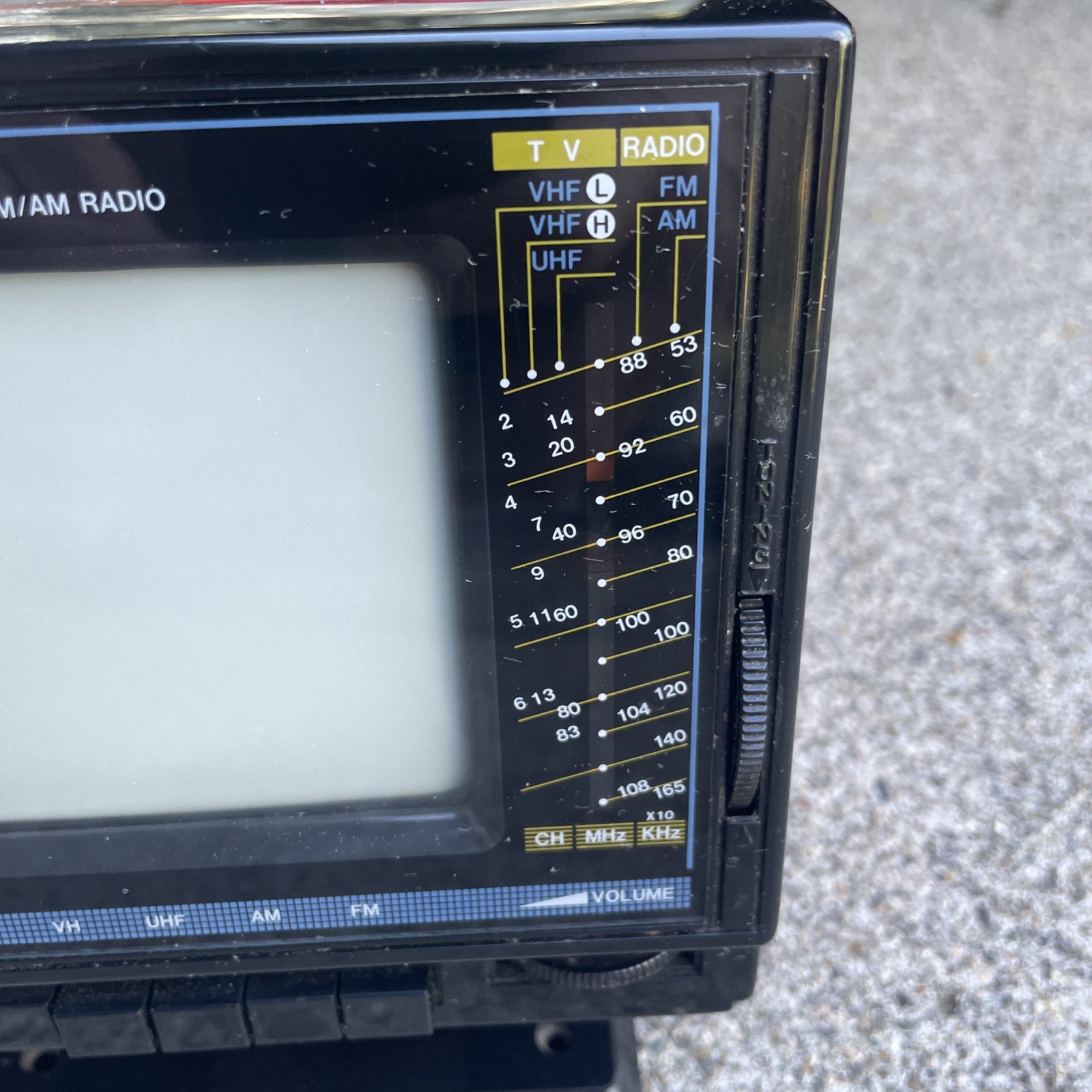 Vintage 1980s Cosmo 4.5″ Portable B&W TV AM/FM Radio Antenna Works See Video